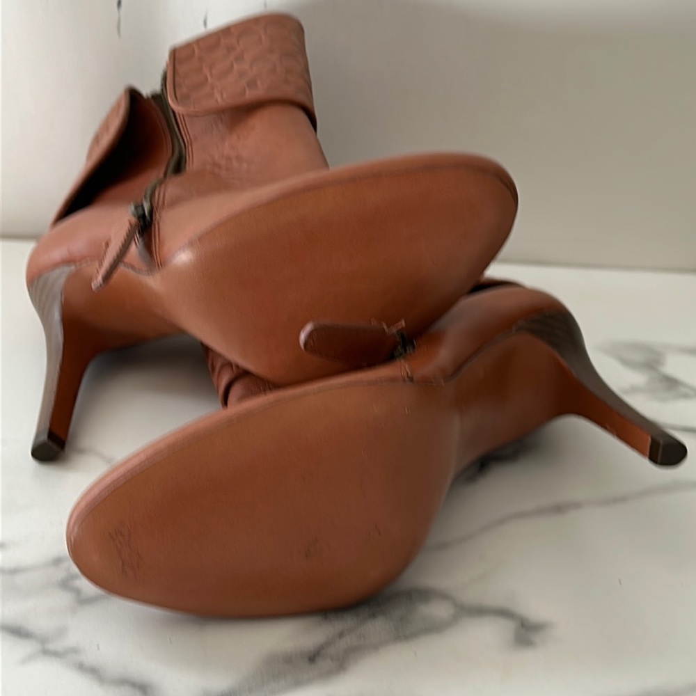 Coach- Mackenna CC logo ankle boot - Picture 12 of 16